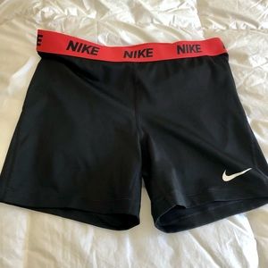 Nike Women’s 3” shorts - XL